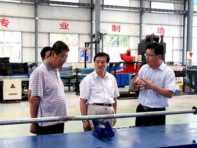 中國工程院院士江億與教授級工程師，暖通空調(diào)專家吳德繩一行視察科靈空調(diào)生產(chǎn)基地